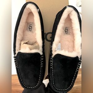 Womans Brand New Never Worn UGG ANSLEY BLACK